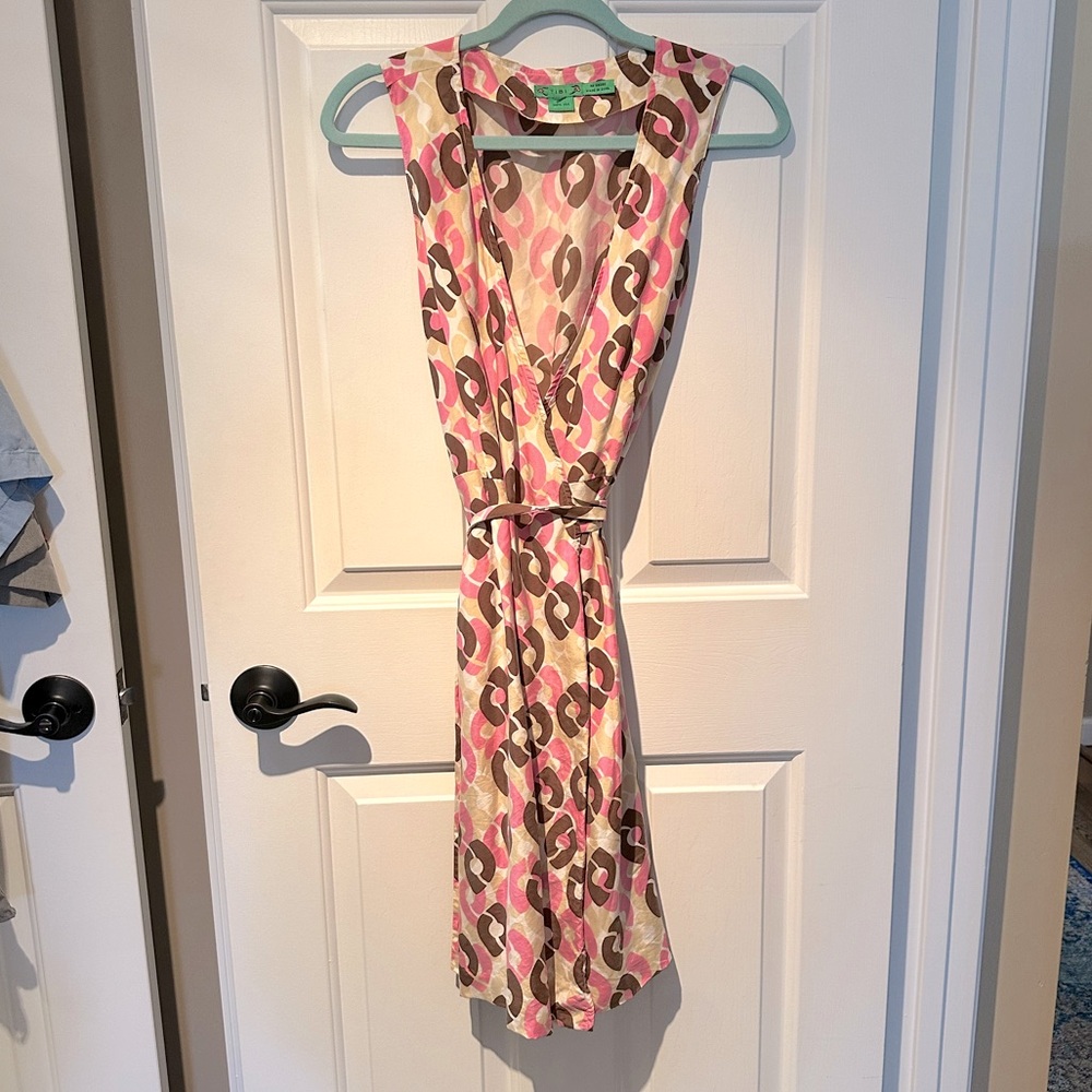 100% Silk Pink and Brown Patterned Wrap Dress. Size Medium
